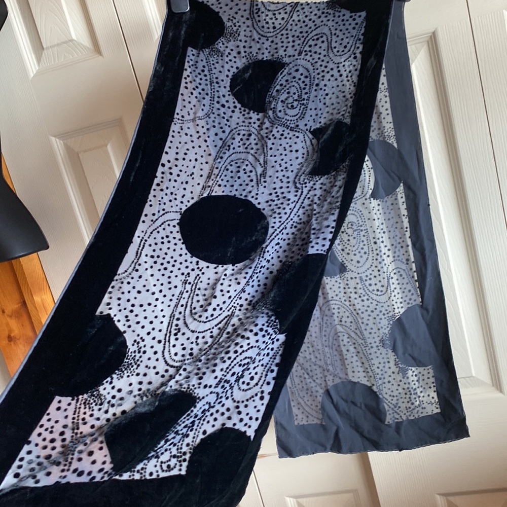 NWOT Velvet & Silk Scarf - Picture 5 of 5